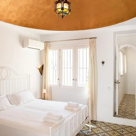 8br, Sea Views, Walk To The Beach, Pool * Santa Eularia des Riu