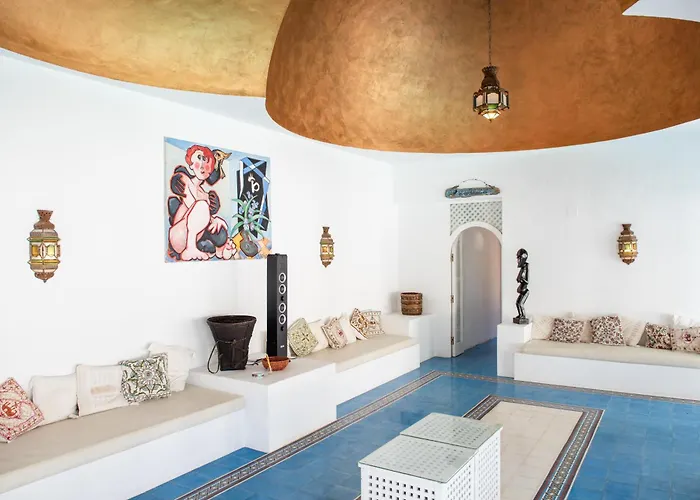 Villa 8br, Sea Views, Walk To The Beach, Pool *