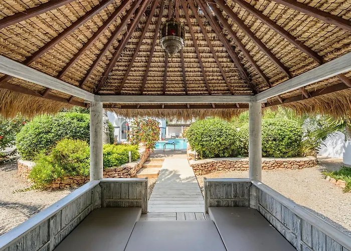 8br, Sea Views, Walk To The Beach, Pool Villa