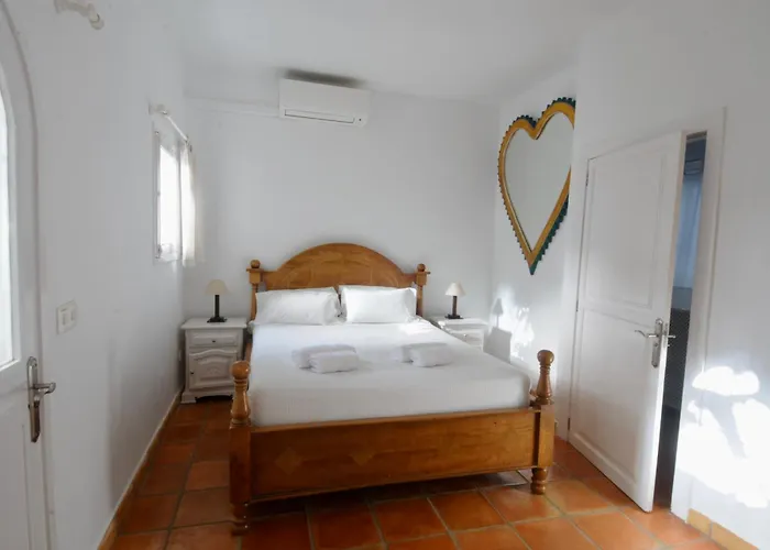 Villa 8br, Sea Views, Walk To The Beach, Pool *