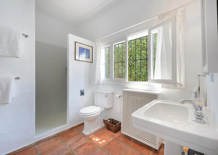 8br, Sea Views, Walk To The Beach, Pool