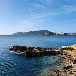 Villa 8br, Sea Views, Walk To The Beach, Pool *