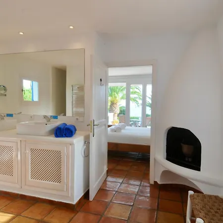 Villa 8br, Sea Views, Walk To The Beach, Pool