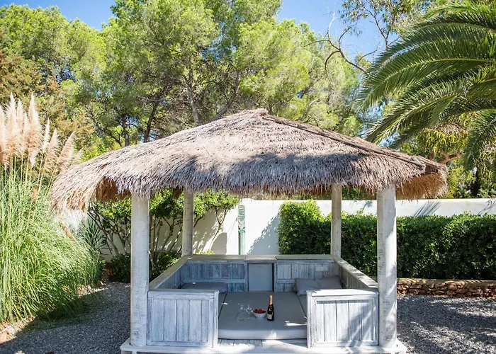 8br, Sea Views, Walk To The Beach, Pool *