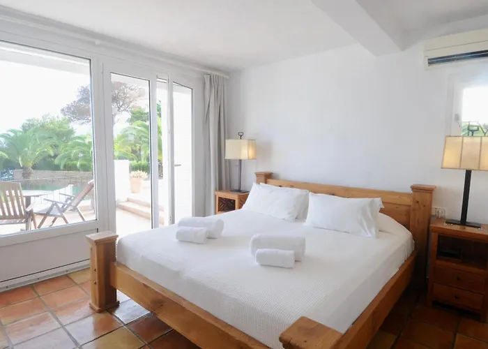 8br, Sea Views, Walk To The Beach, Pool * Santa Eularia des Riu