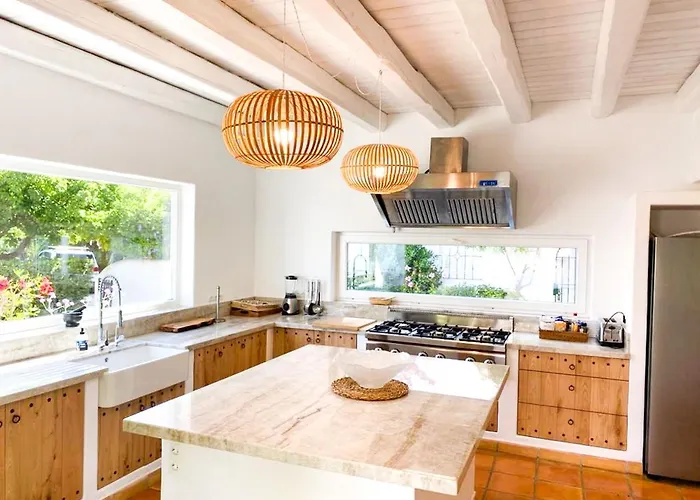 8br, Sea Views, Walk To The Beach, Pool 别墅 圣埃乌拉利亚