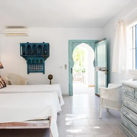 Villa 8Br, Sea Views, Walk To The Beach, Pool *